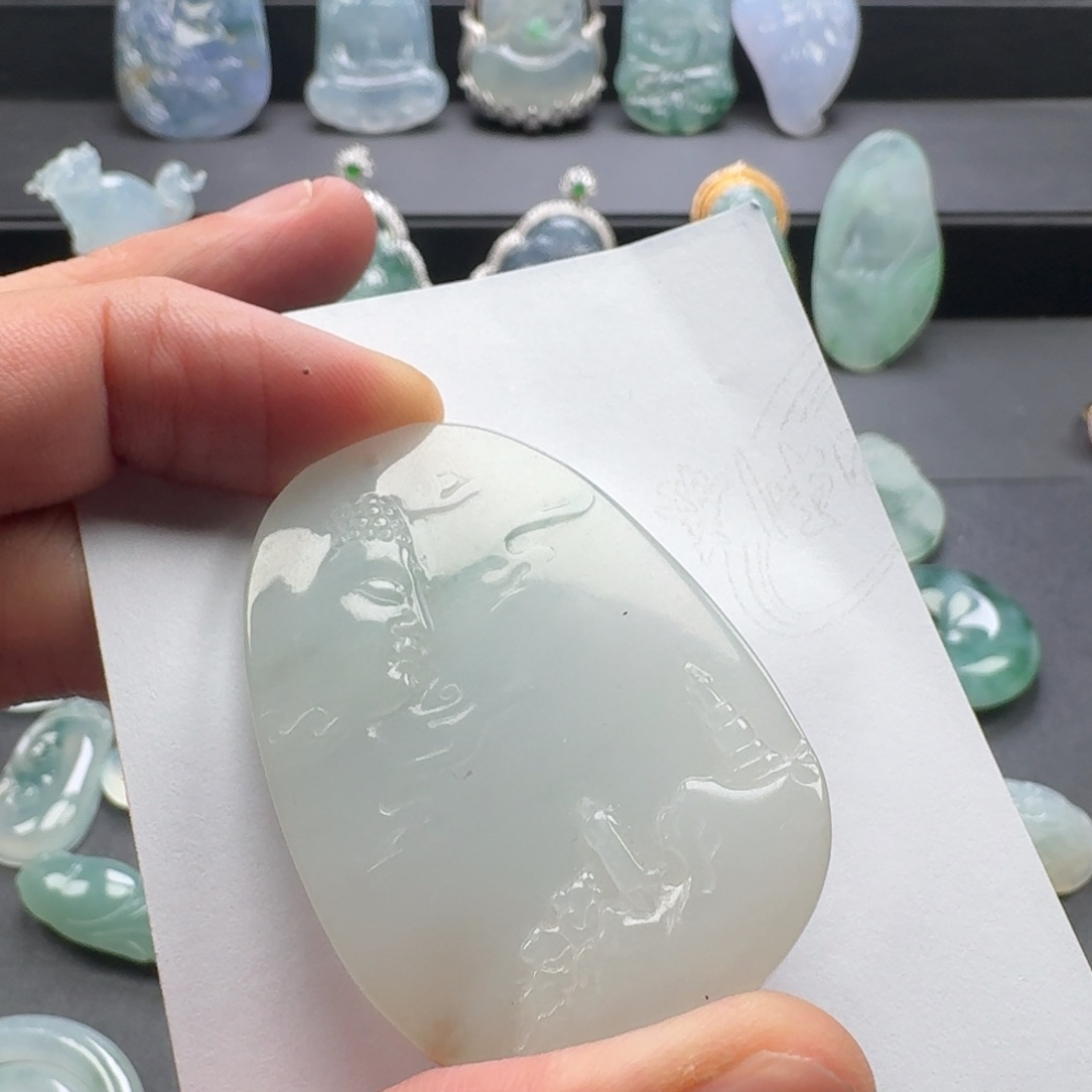 翡翠未镶嵌颈饰    9999