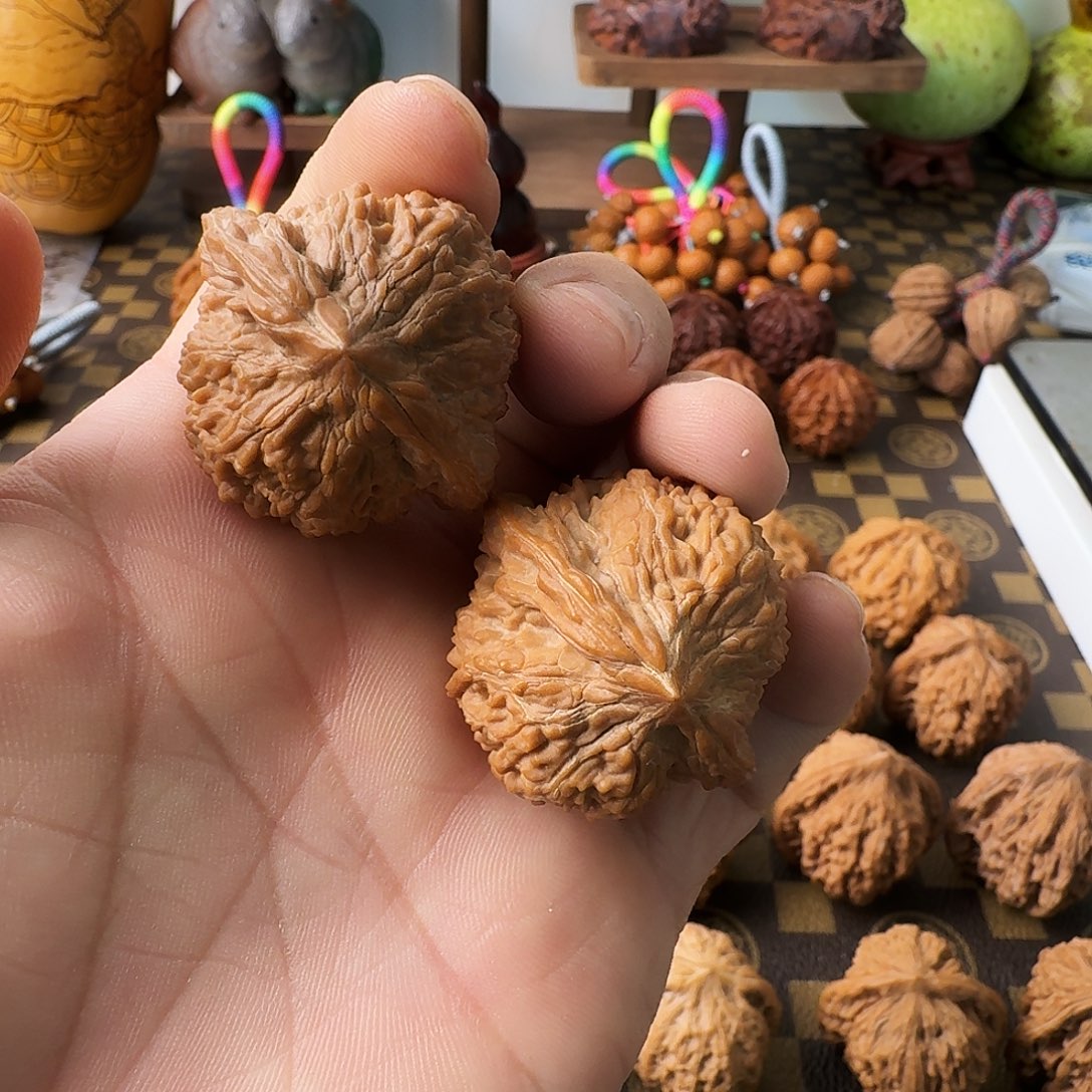 平***人文玩核桃把件满天星