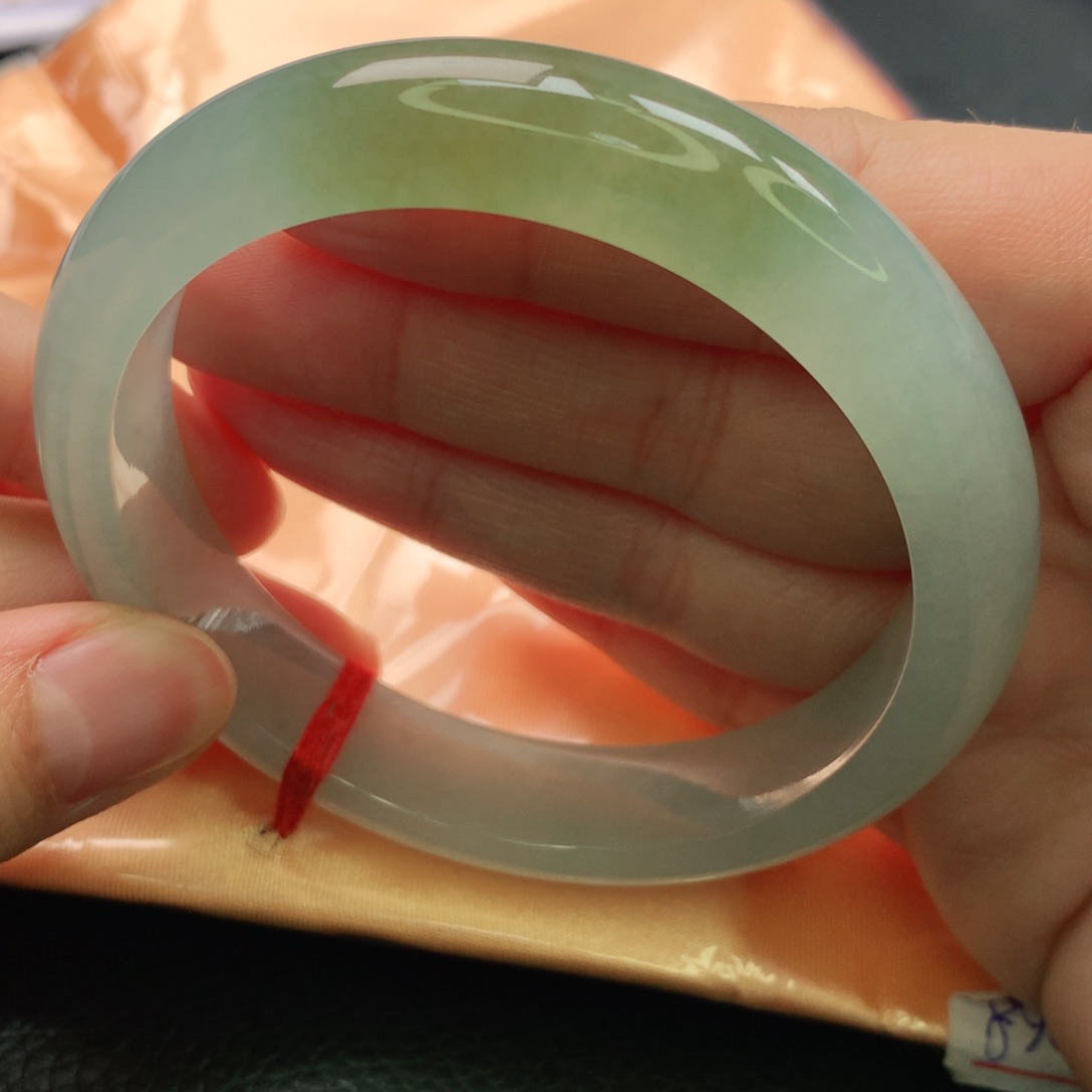 翡翠手镯未镶嵌5657圈