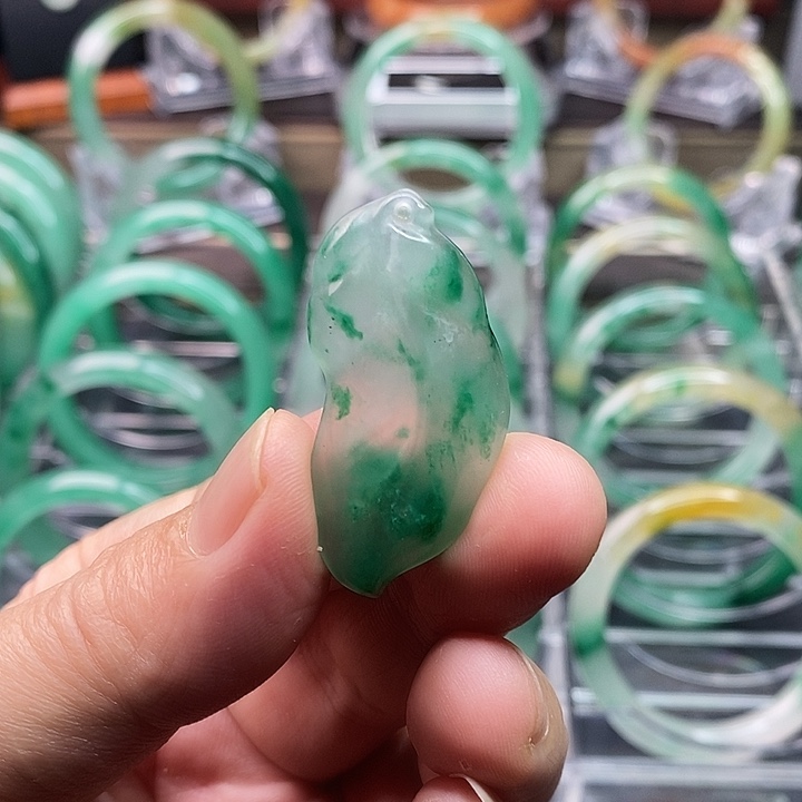 石英质玉颈饰未镶嵌