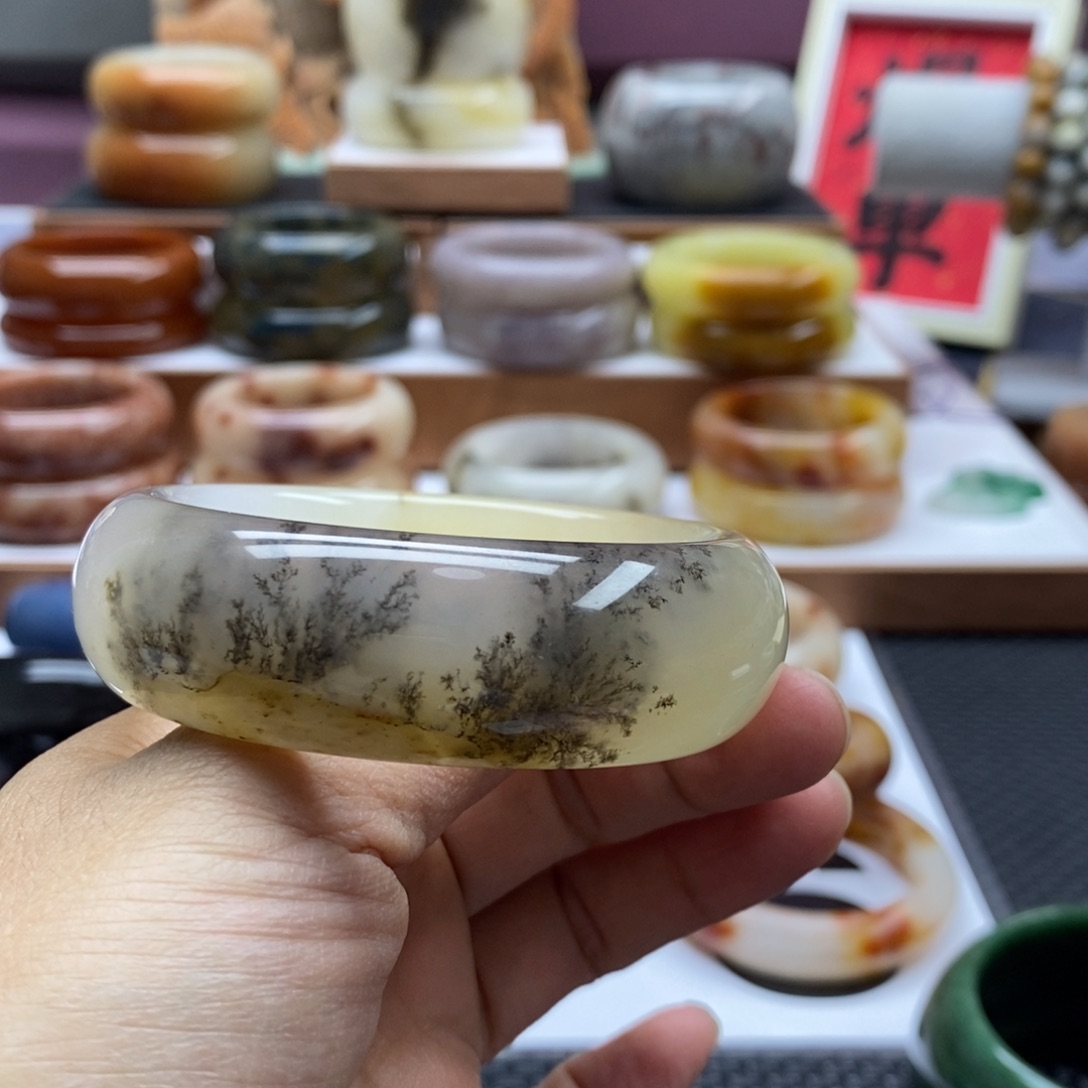 石英质玉手镯未镶嵌湾*