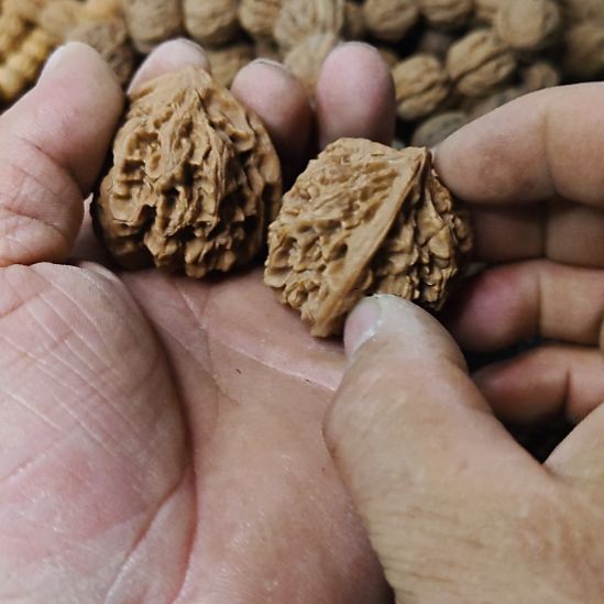 用***7文玩核桃吊坠纯野生山核桃