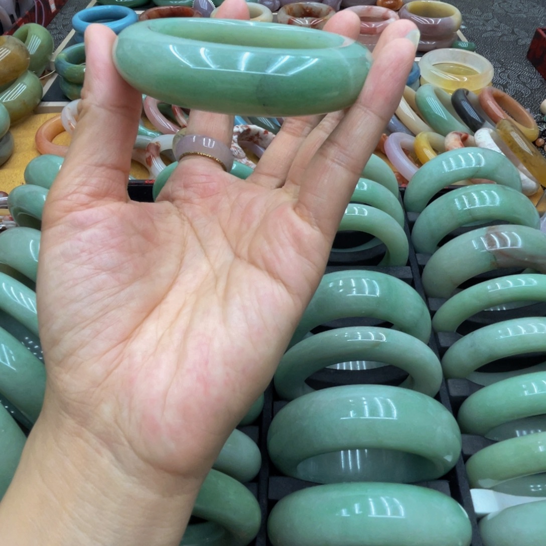 未镶嵌圈口54石英质玉