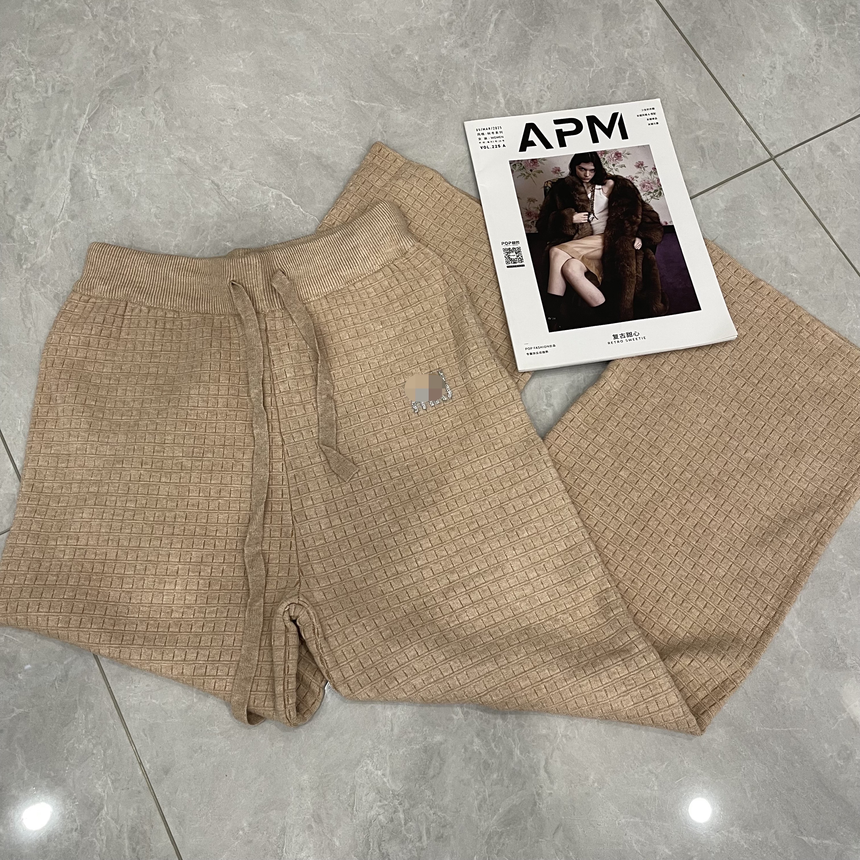 2510001妹妹同款气质秋冬少女复古法式设计感修身包臀轻奢裤子