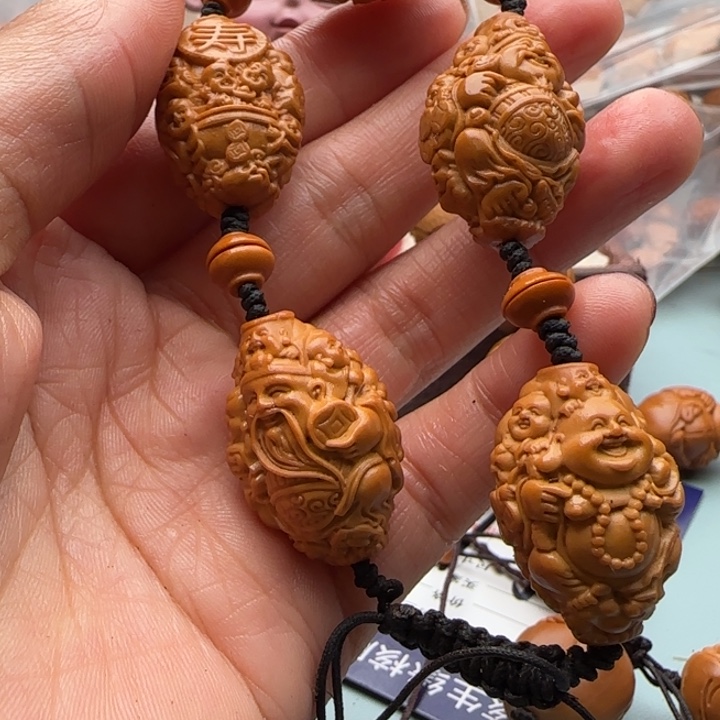 橄榄核手串小*雕刻工艺