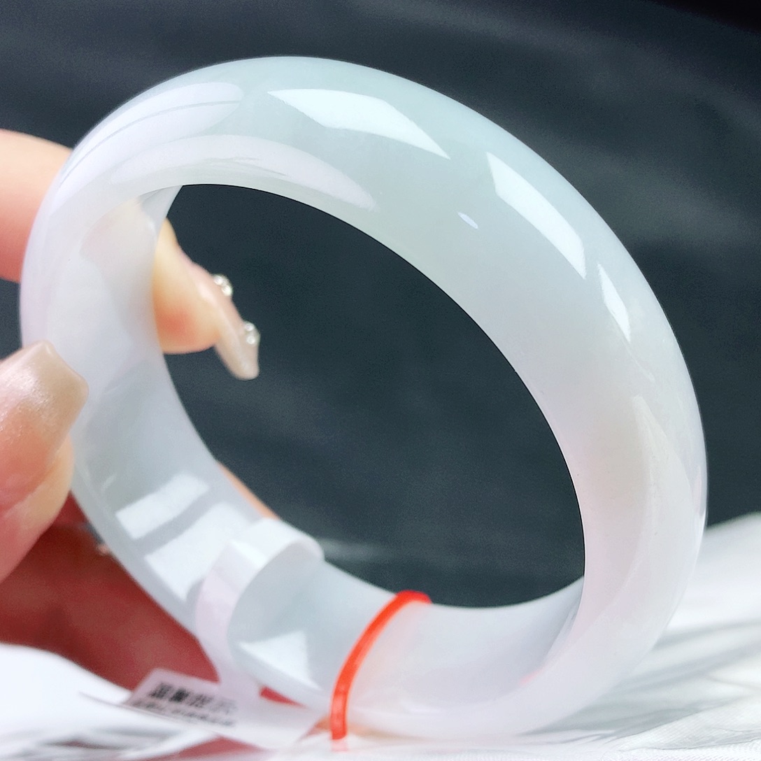 翡翠手镯未镶嵌57轮胎