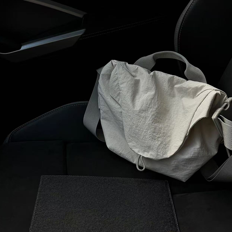 雯  L家 磁吸扣包包 运动手提包 