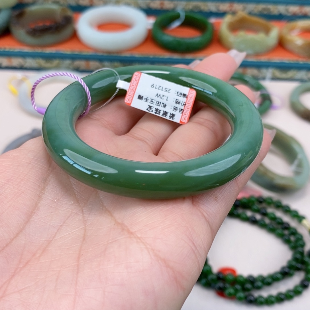 华***丽和田玉未镶嵌手镯54.8