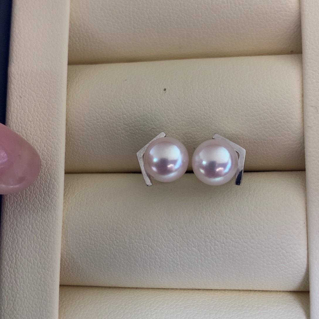 18K金镶嵌海水珍珠耳饰