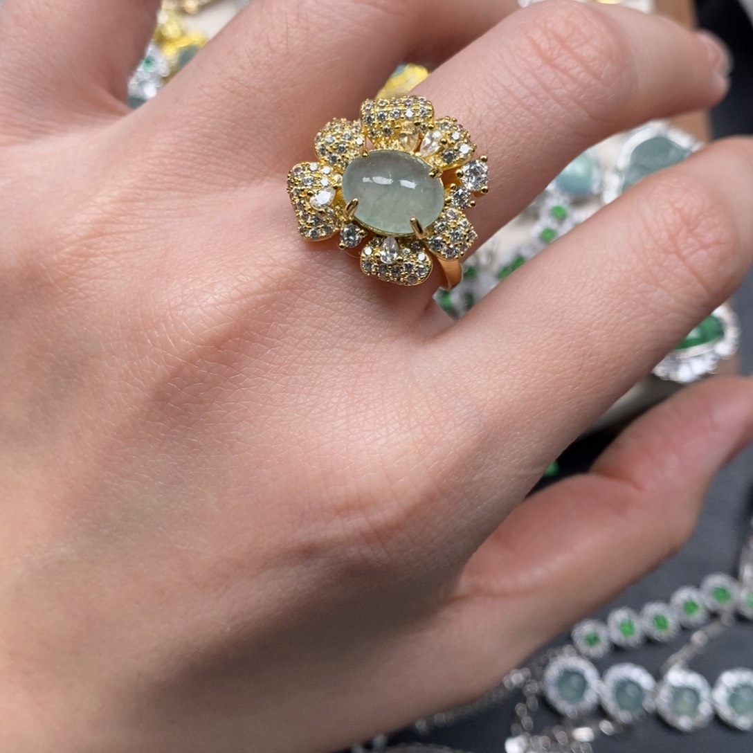 翡翠颈饰未镶嵌翡翠