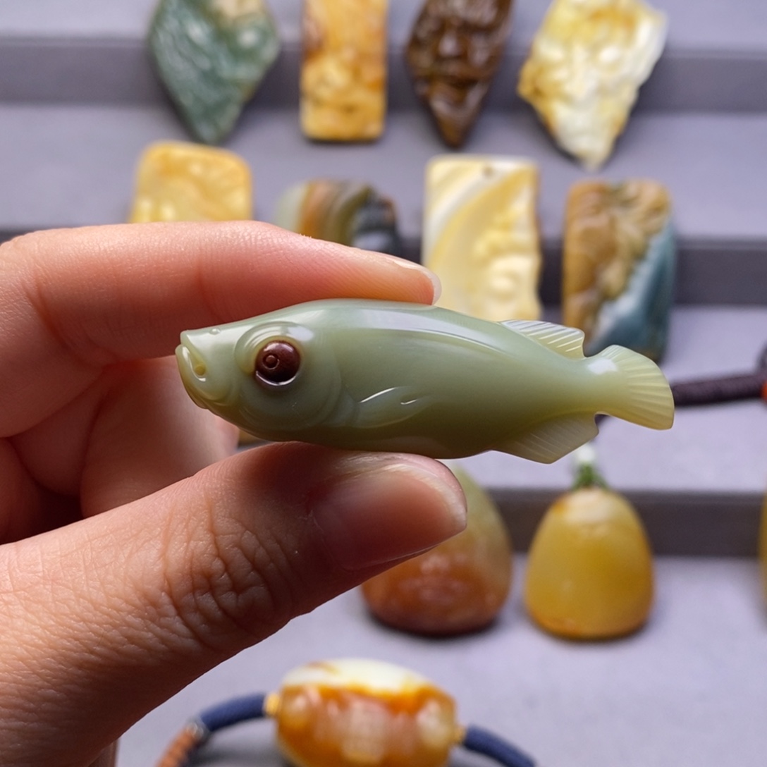 枯***月岫玉未镶嵌颈饰挂件