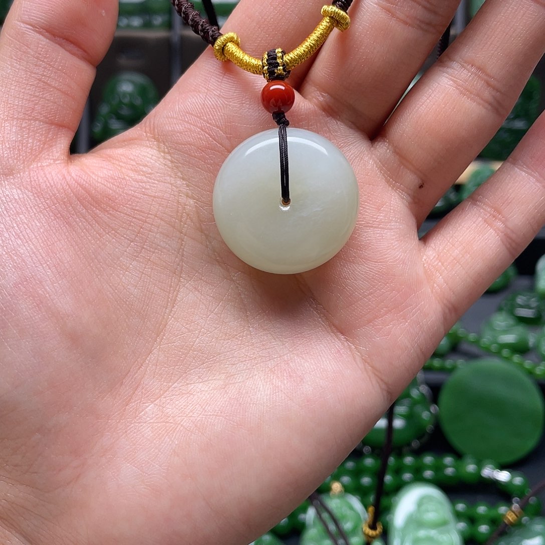 和田玉吊坠未镶嵌