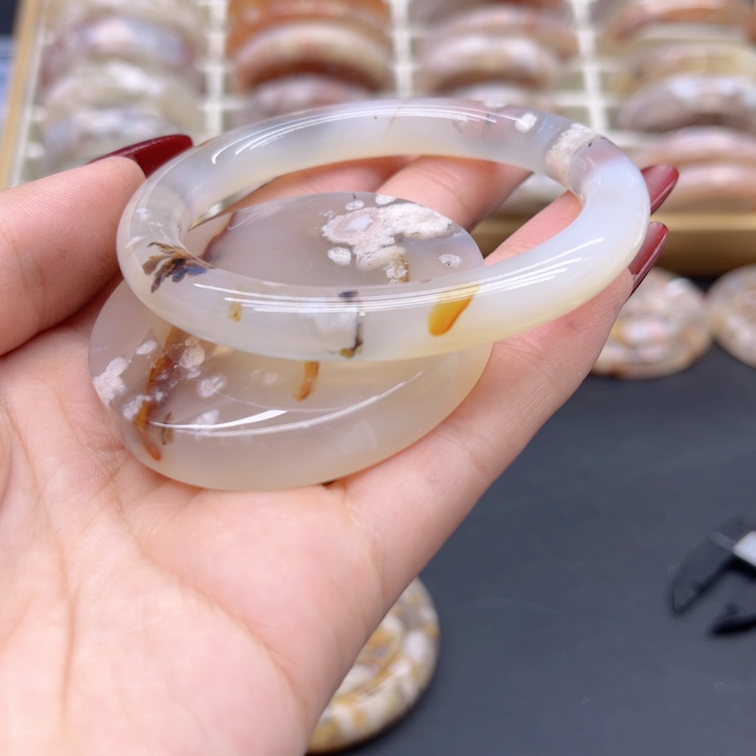 玛瑙/玉髓手镯未镶嵌55