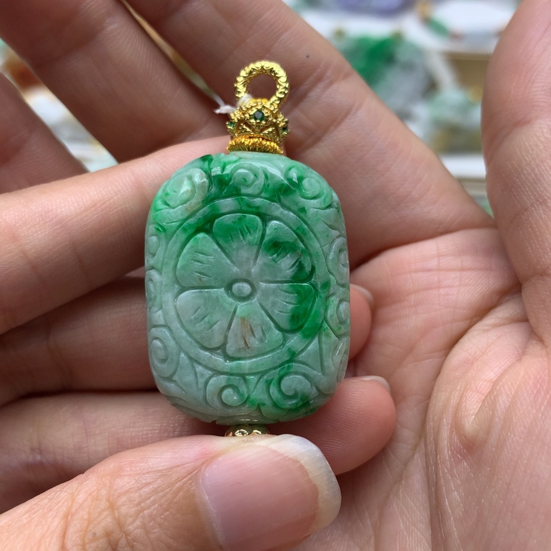 翡翠未镶嵌颈饰翡翠