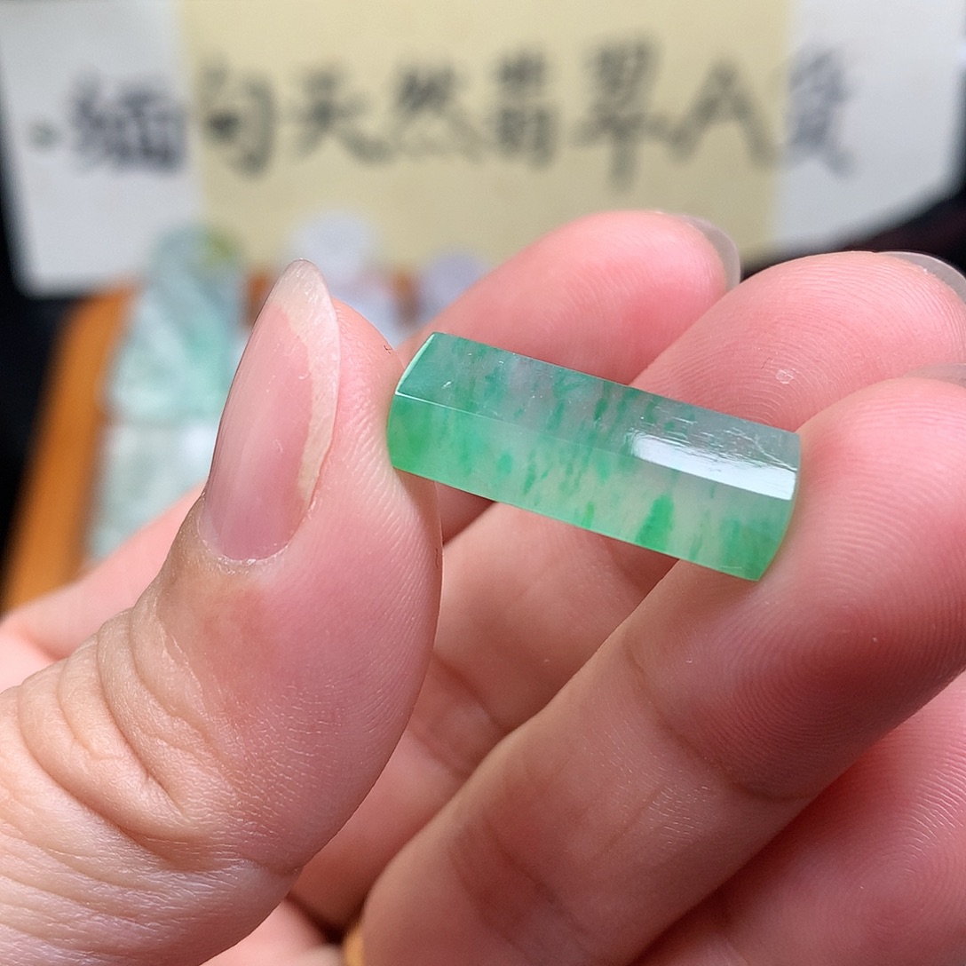 翡翠裸石缅甸天然A货翡翠冰种无事牌