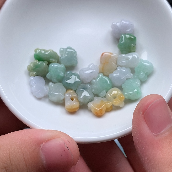 翡翠未镶嵌颈饰翡翠首饰