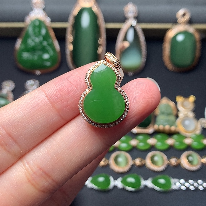 和田玉18K金镶嵌颈饰