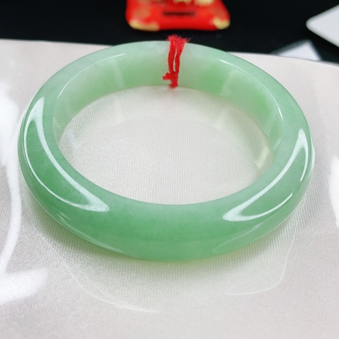 翡翠手镯未镶嵌51.7圈口