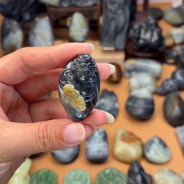 太***彩和田玉未镶嵌颈饰