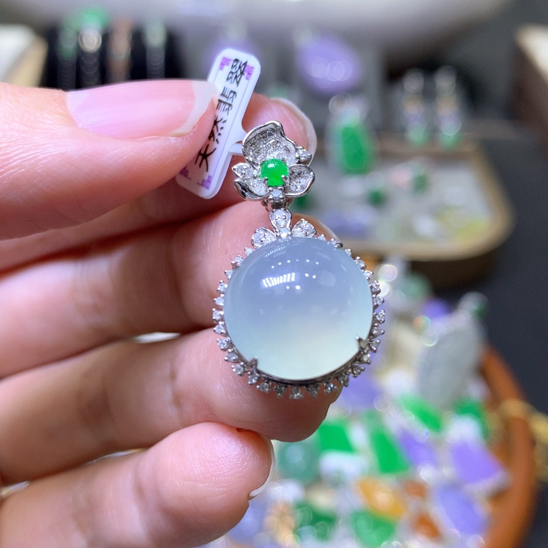 【闪购商品】翡翠颈饰18K金镶嵌翡翠吊坠项链