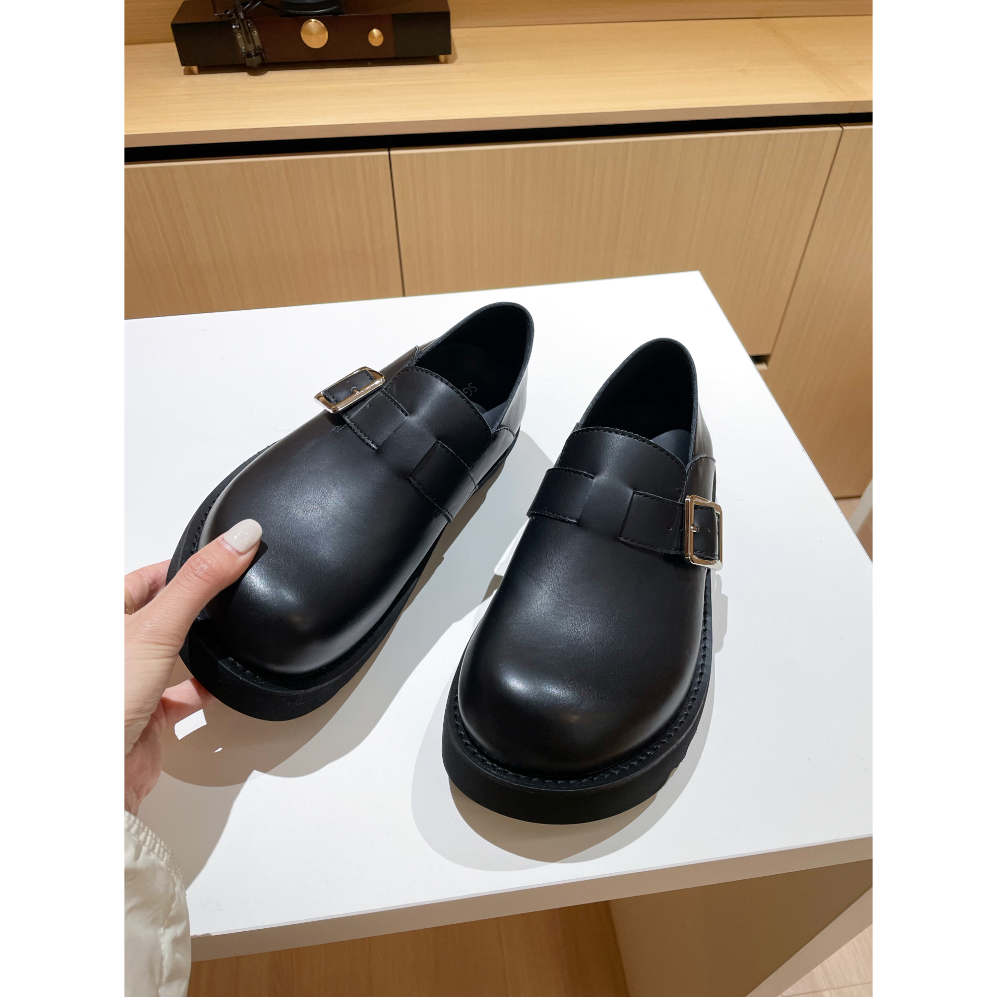 玖玖 小众设计极简风时尚百搭厚底女士攀扣休闲鞋 2401B108