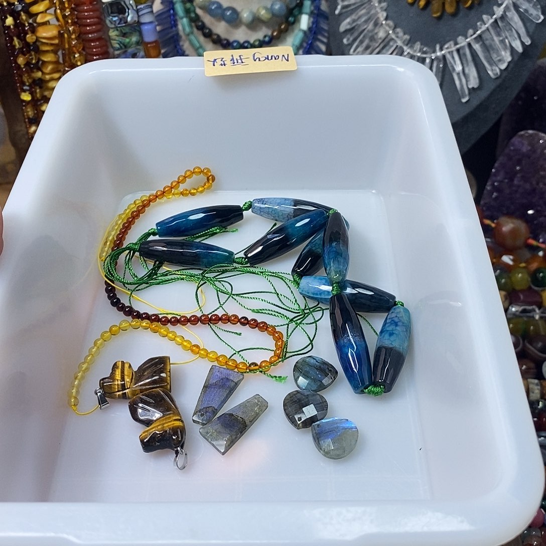 N***人石英质玉未镶嵌，自选，