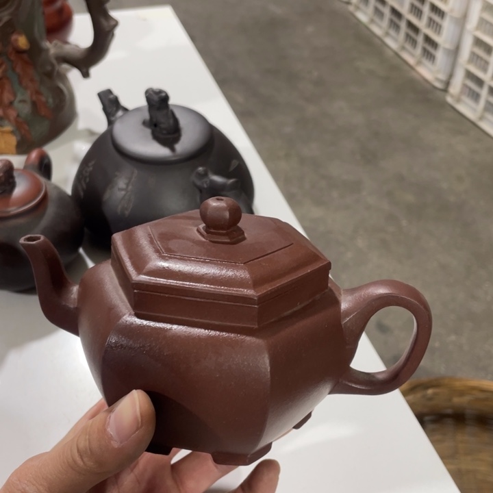 紫砂茶壶老厂紫砂壶一件。