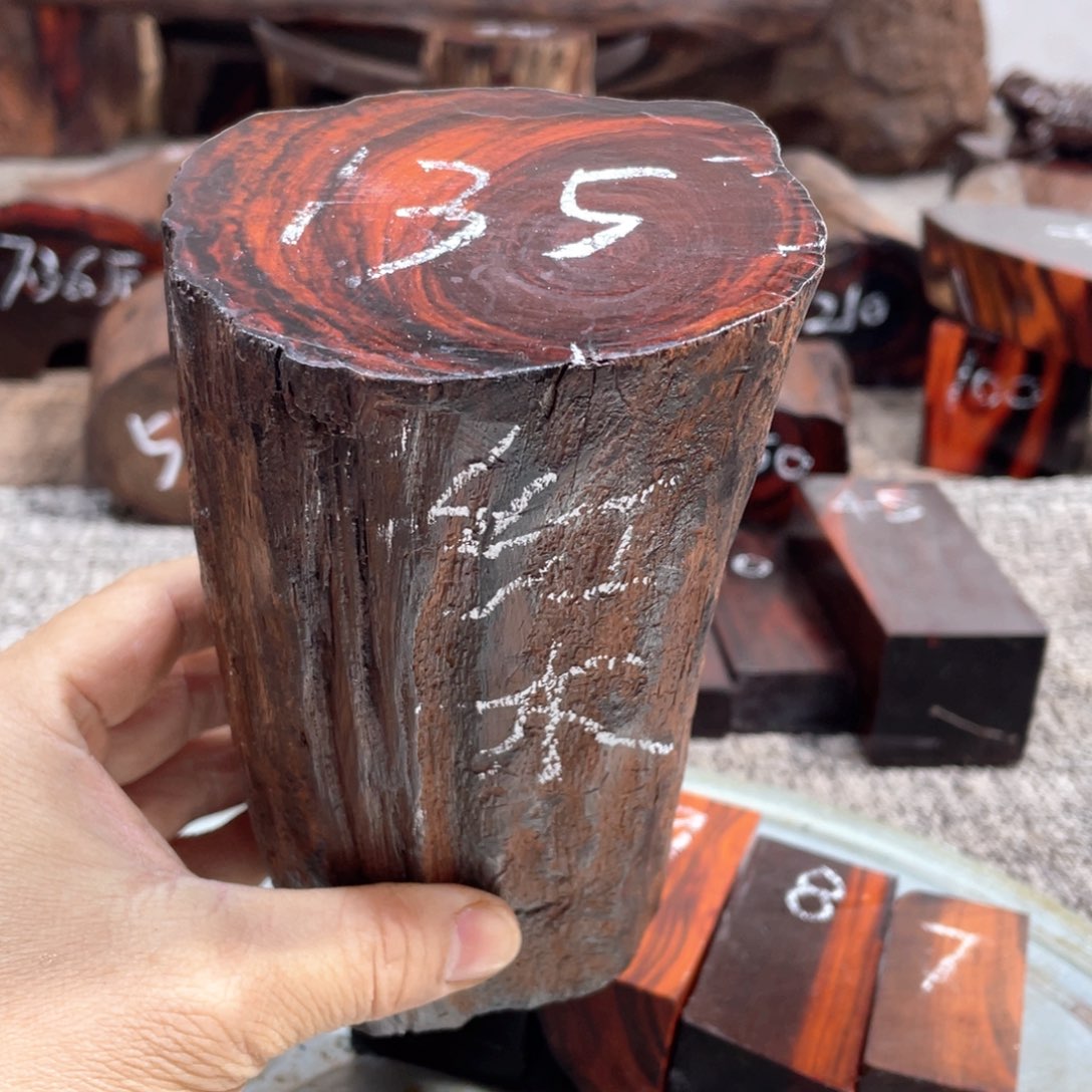 交趾黄檀（大红酸枝）