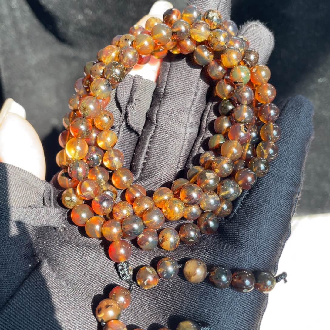 未镶嵌琥珀裸石！