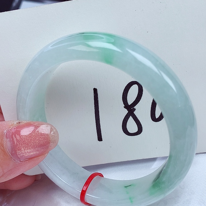 翡翠手镯未镶嵌翡翠