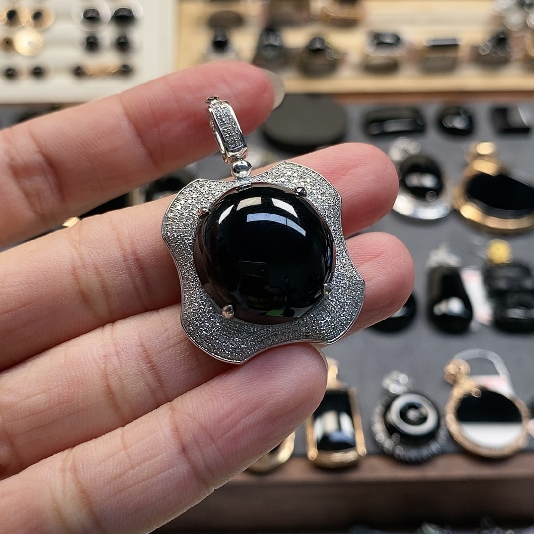 翡翠18K金镶嵌颈饰随*吧墨翠