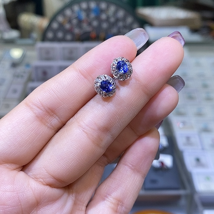 蓝宝石耳饰银S925镶嵌天然蓝宝石耳饰