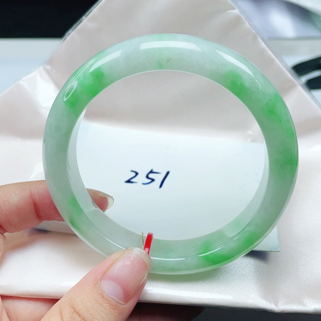 翡翠未镶嵌手镯正圈57