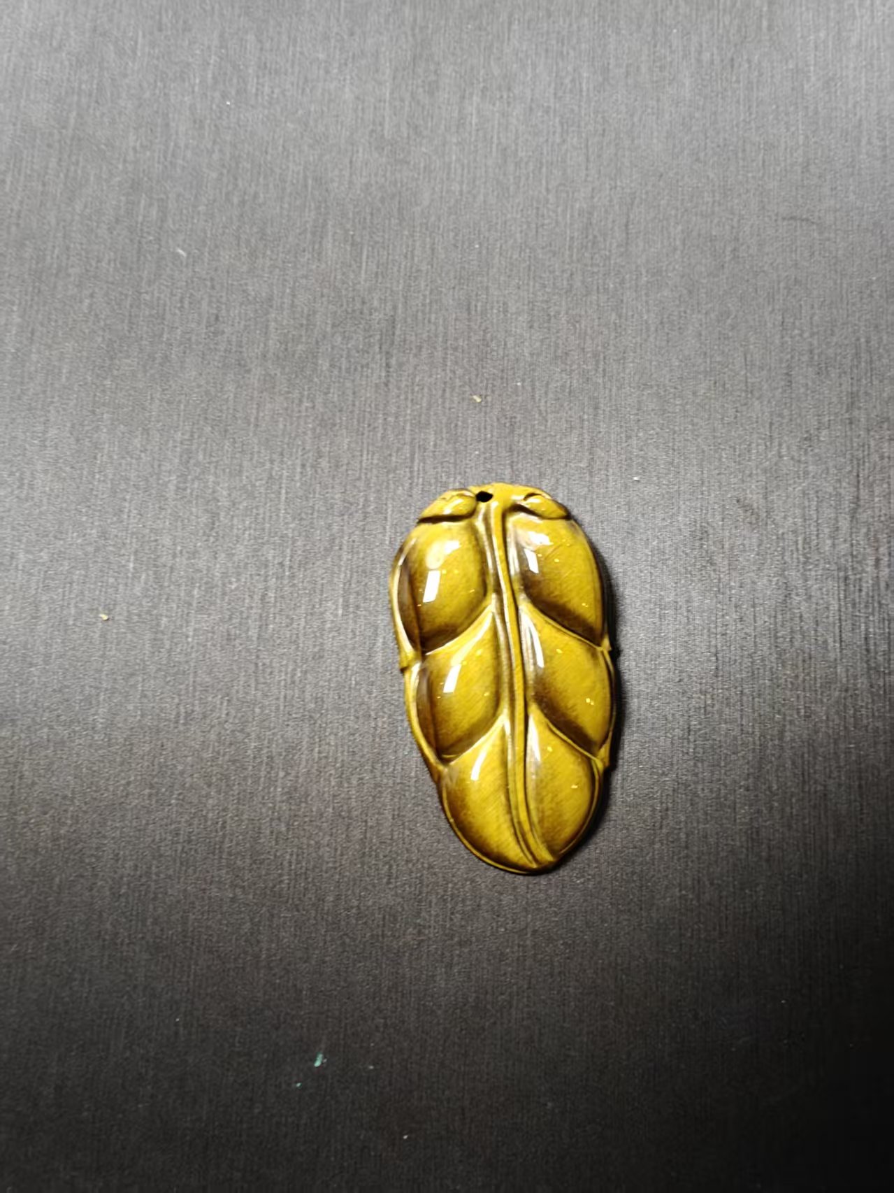 虎晴石金枝玉叶吊坠