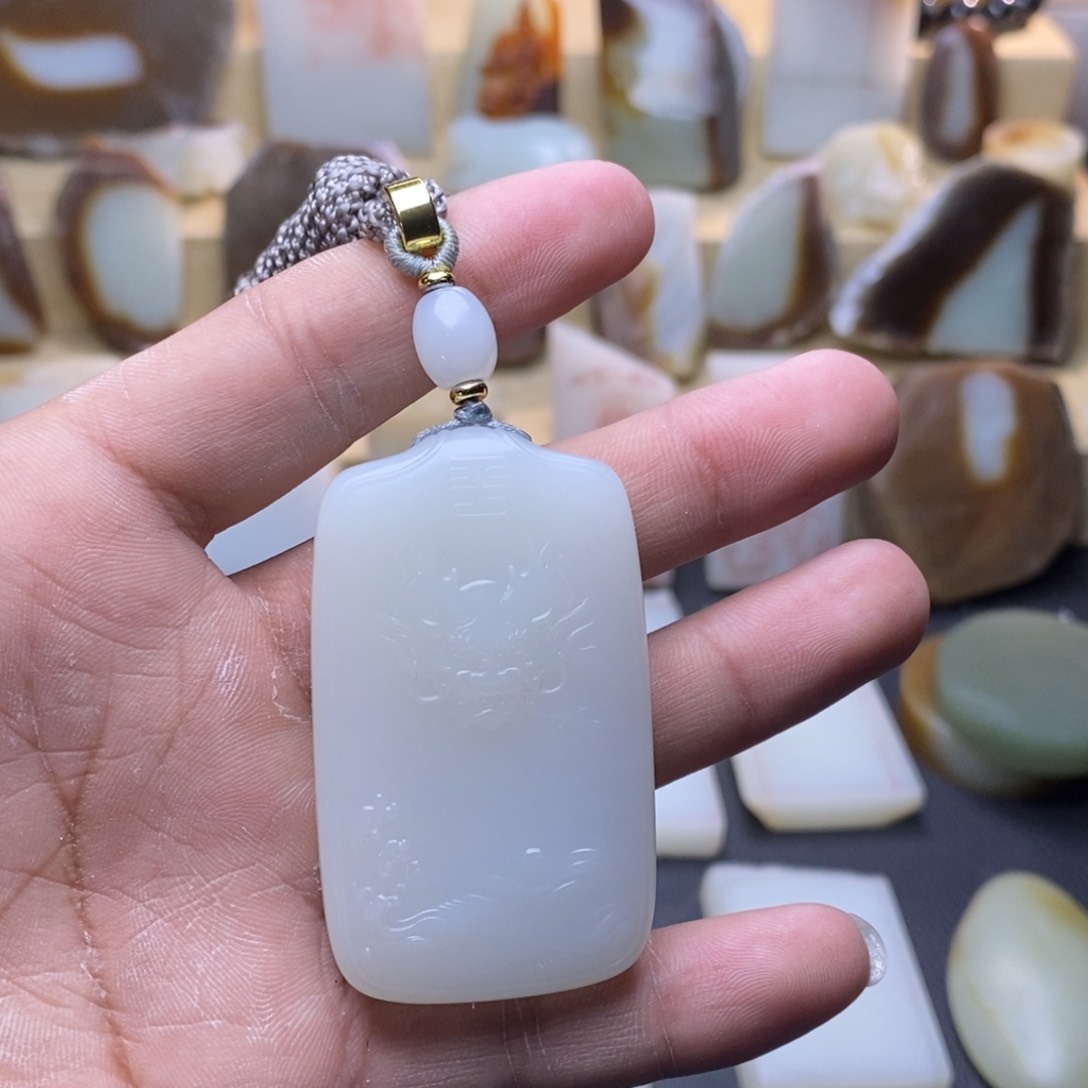 定制和田玉吊坠未镶嵌弈*龙牌