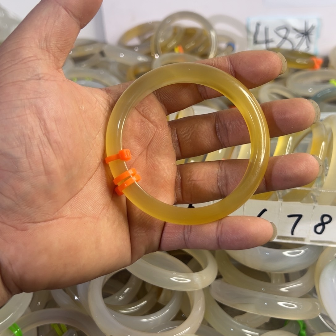 玛瑙/玉髓手镯未镶嵌