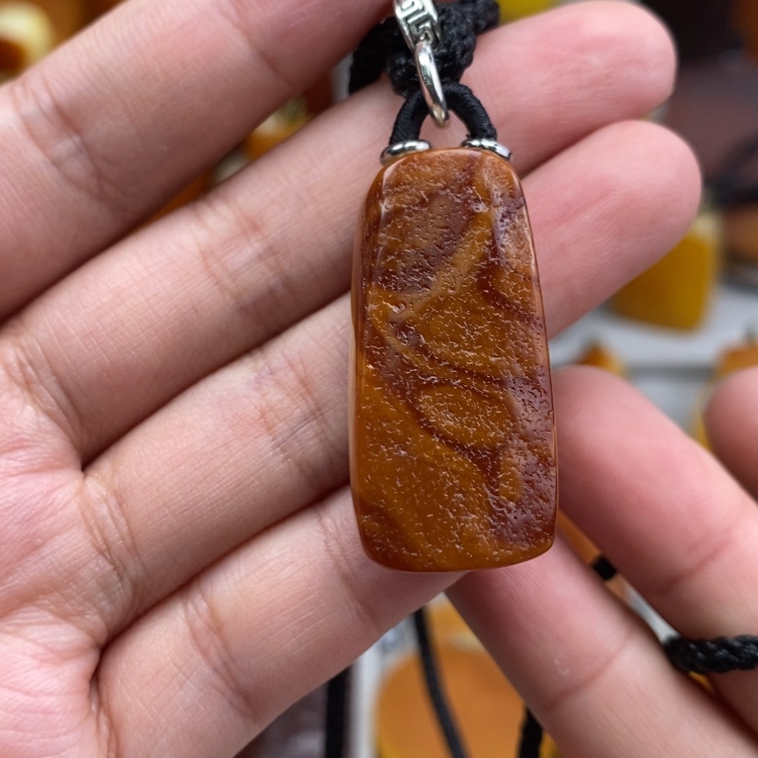 琥珀吊坠(赠链)未镶嵌