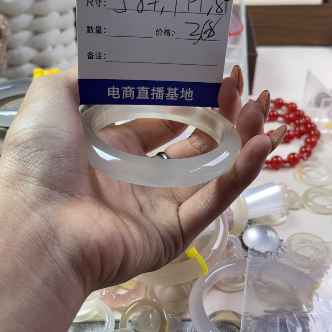 手镯玛瑙/玉髓未镶嵌是*佳