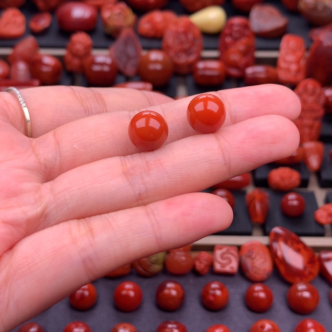 南红玛瑙未镶嵌川料原矿高品圆珠对珠10.2mm