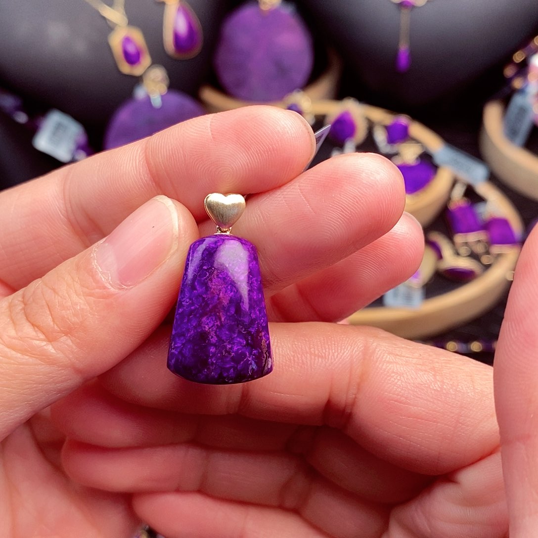 苏纪石（舒俱来）吊坠18K金镶嵌