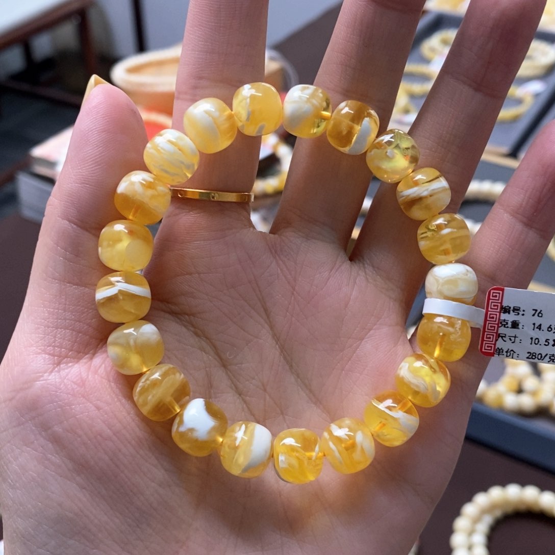 琥珀裸石未镶嵌苗*10.5*9.8金妖白老型手串
