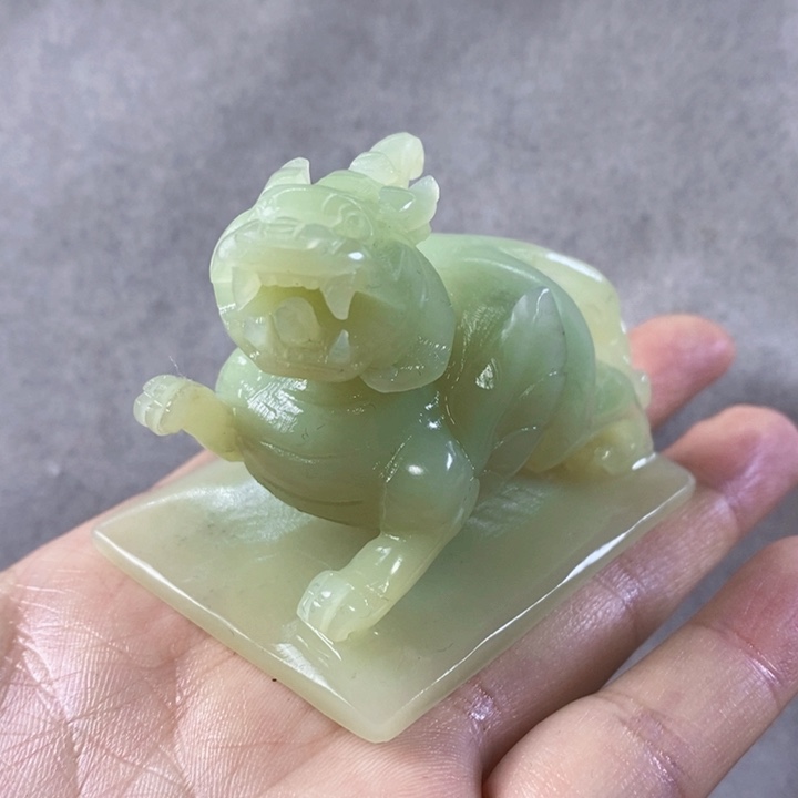 岫玉手把件未镶嵌