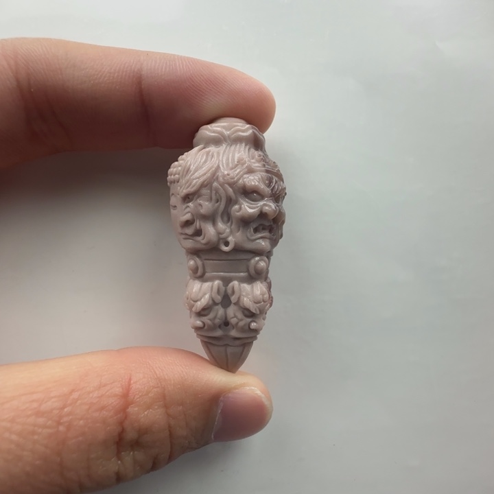 石英质玉未镶嵌颈饰伯*