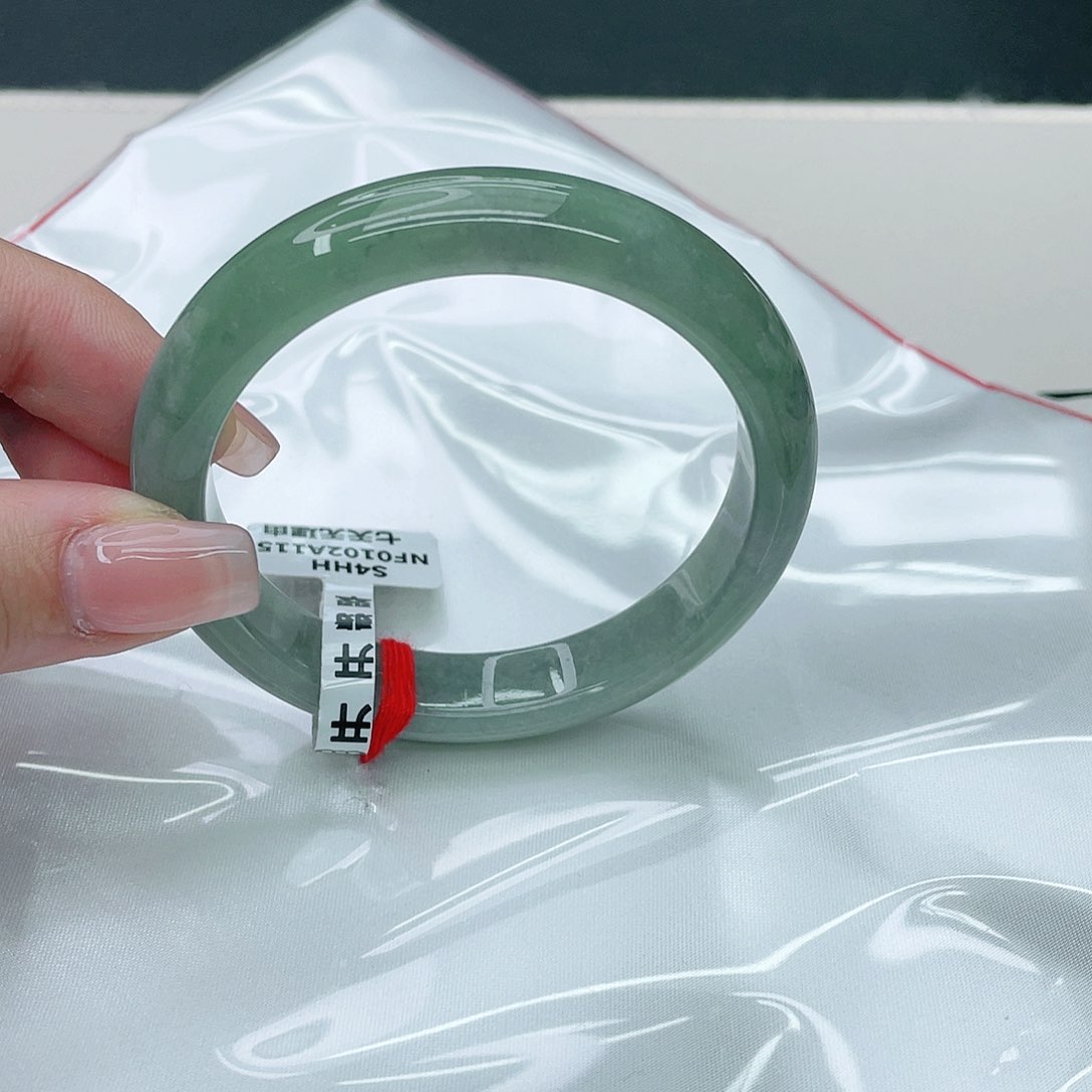 翡翠手镯未镶嵌正56