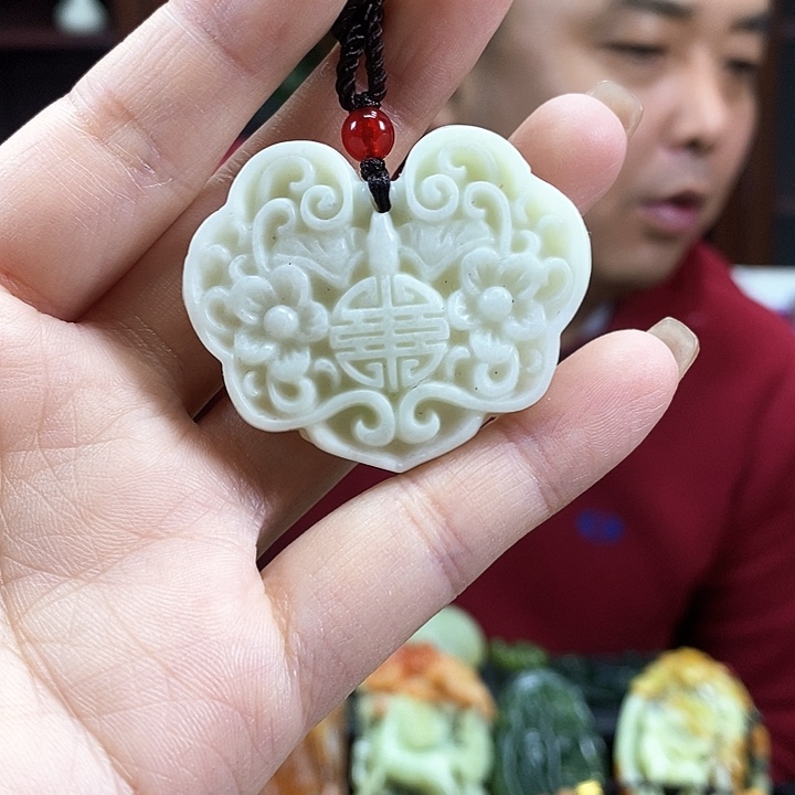 蛇纹石玉吊坠未镶嵌