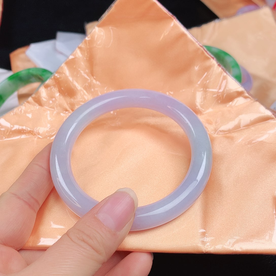 翡翠手镯未镶嵌黑*8347cvvbbnn