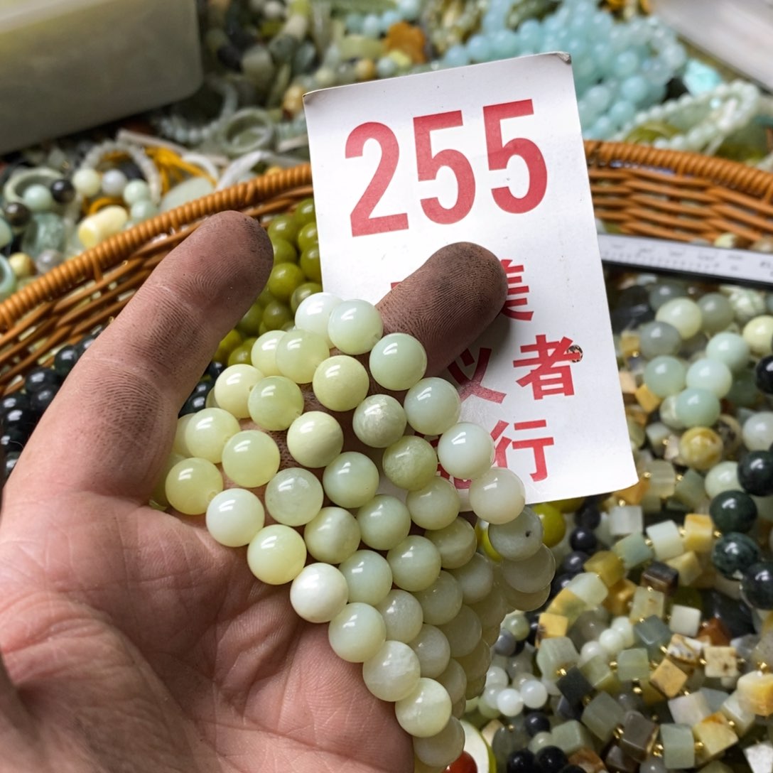 蛇纹石玉挂坠未镶嵌