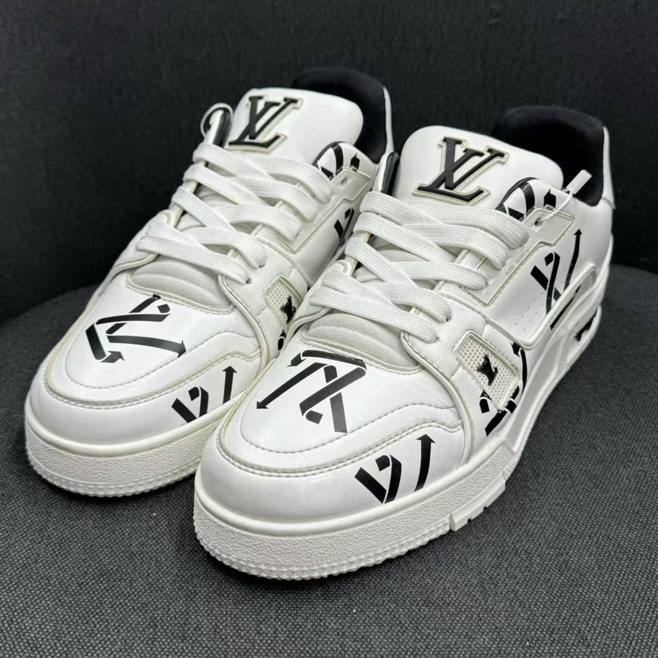 99新 LouisVuitton/路易威登 经典黑白环保trainer男士时尚奢鞋