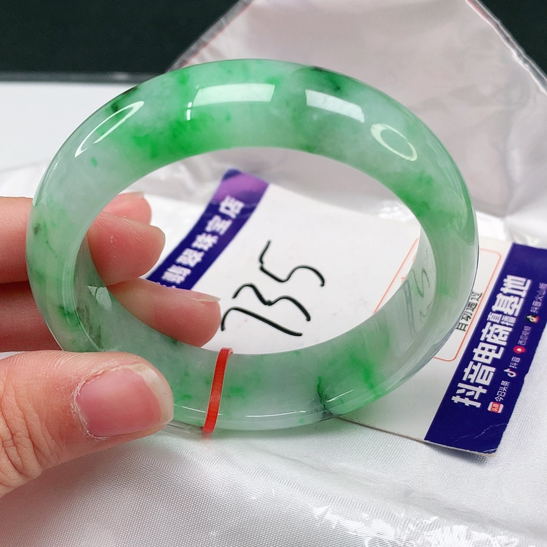 翡翠手镯未镶嵌翡翠