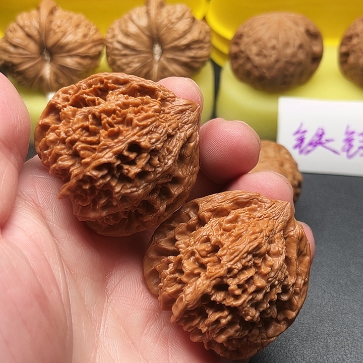 文玩核桃吊坠满天星打底